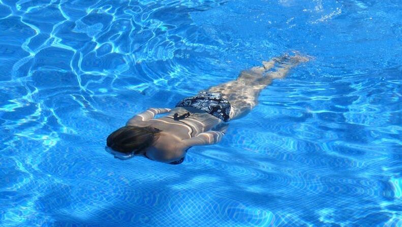 Το κολύμπι, όπως και κάθε άλλο άθλημα, είναι μια καλή συνήθεια απώλειας βάρους. 